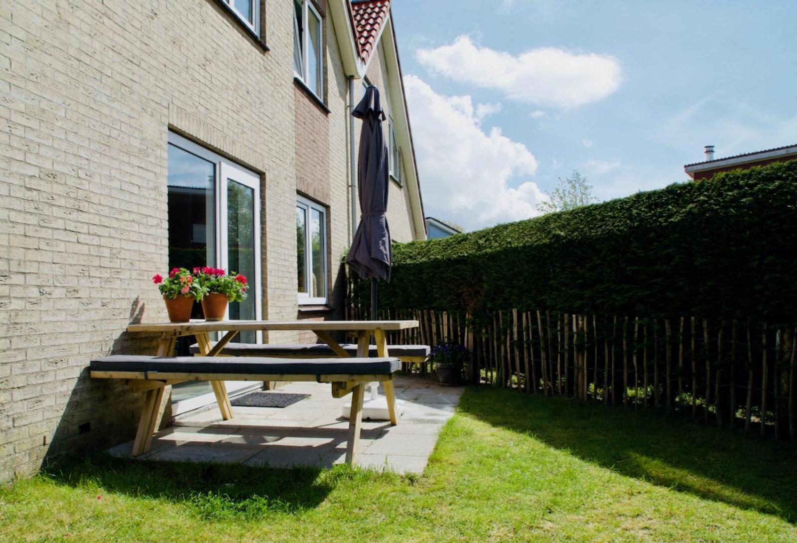 Mosselbank Beachside Retreat: Private Gardens Near Noordzeepark Ouddorp Exterior photo